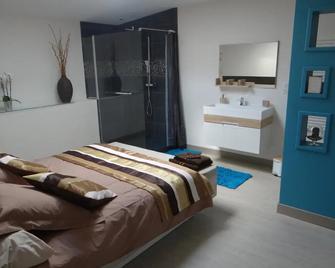Le Grillage a Poules - Gensac-la-Pallue - Habitación