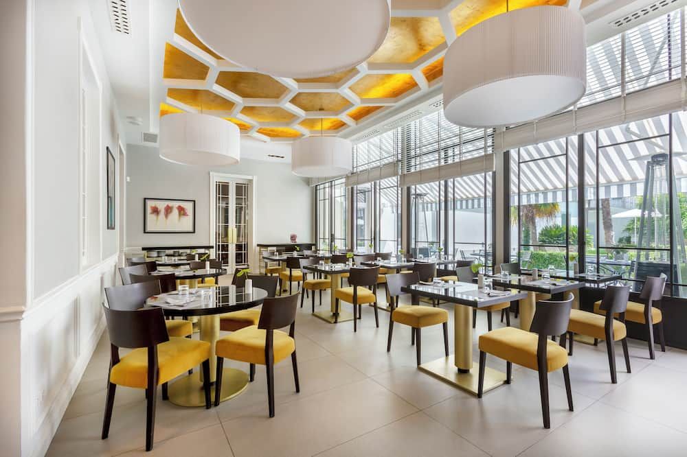 بالاتزو كاستري 1874 سبا آند جاردن