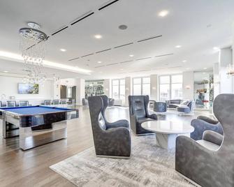 Stylish Crystal City Flat - Pool & Fitness - Arlington - Salon