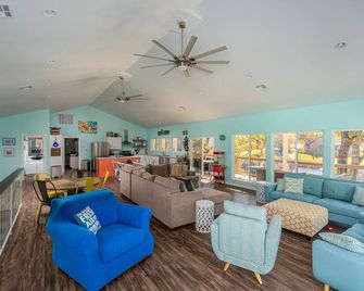 4Bdrm Insta-worthy Texoma Lake Retreat - Mead - Lounge