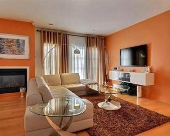 Luxurious Condo - Charlemagne - Sala de estar