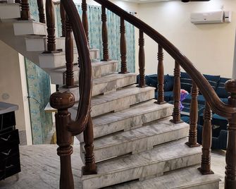Regalia Home Sapphire Stay - Jammu - Aufgang