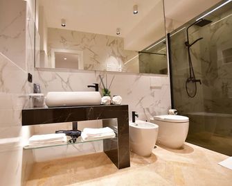 Domus De Cinti Boutique Rooms - Tivoli - Bathroom