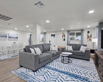 5 Miles From Downtown Phoenix- 2 Bedrooms - Phoenix - Sala de estar