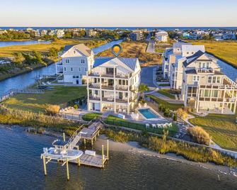Waterfront Home private pool, dock, hot tub & beach access, best view on island - 홀리 리지
