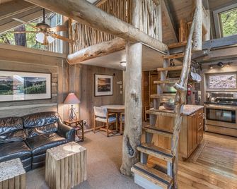 Historic Cabin | Near Downtown | Front Porch with Amazing Views! - Ouray - Living room