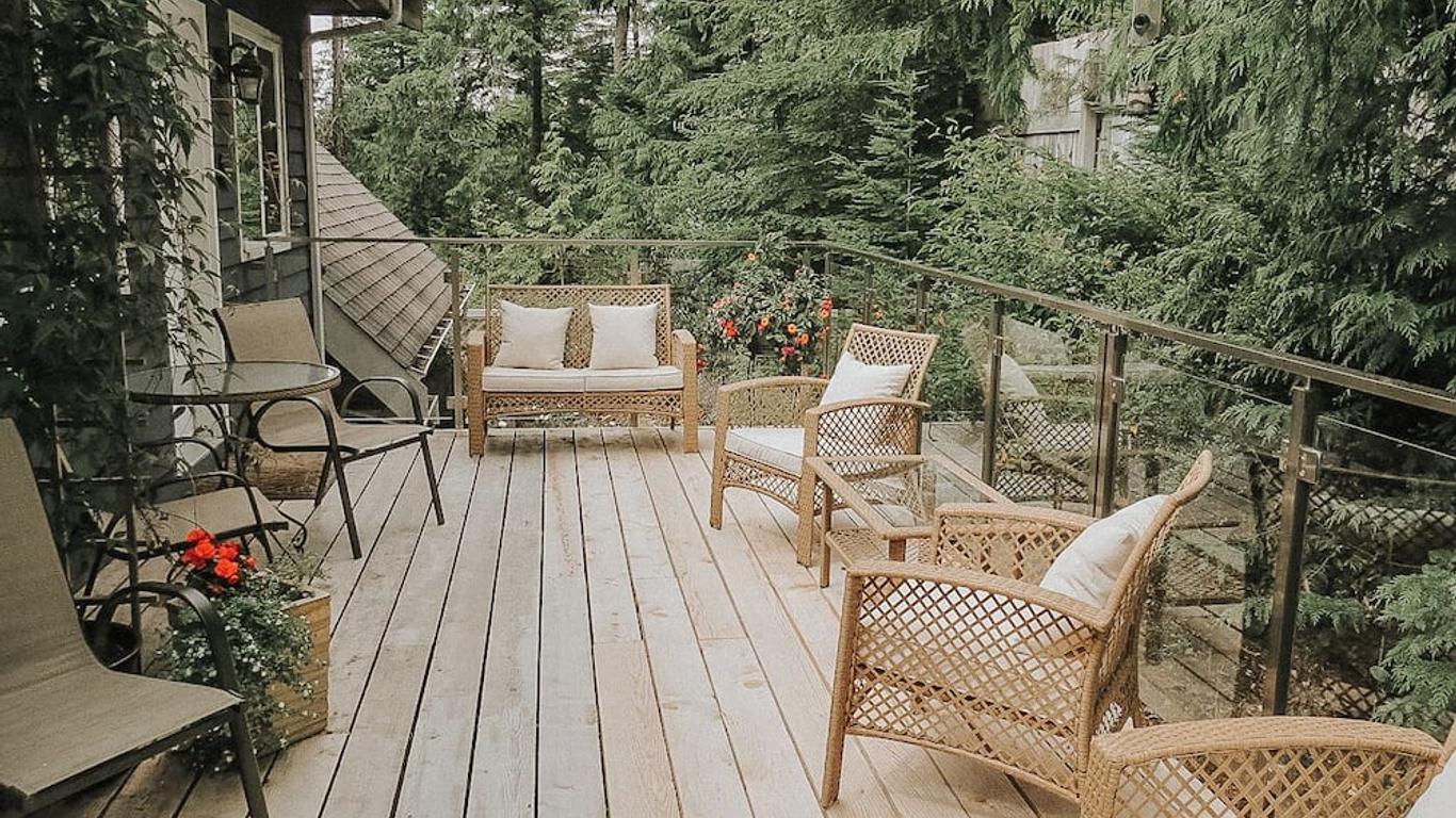 Cobble Wood and Bird Sanctuary Guest Houses