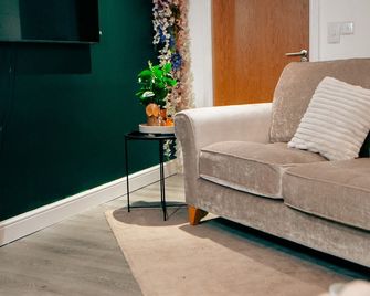 Firdaus Westgate 5 - Huddersfield - Living room