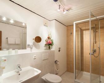 Akzent Hotel Alpenrose - Nesselwang - Bathroom