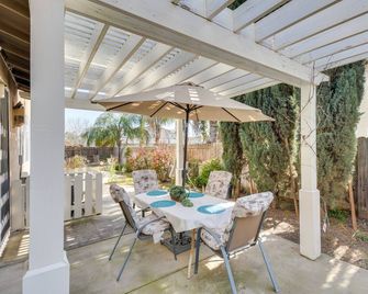 4 Mi to Dtwn Merced: Spacious Home w/ Yard! - Merced - Patio
