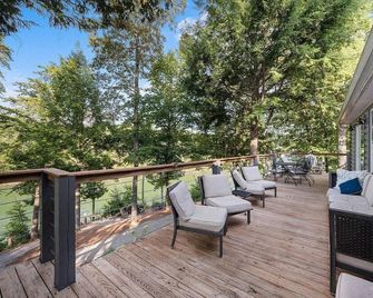 Smith Lake Retreat with Forest & Cave Views, Dock + Fire Pit - Jasper - Balcony