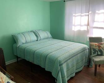 Beach Side Studio #4 - Pet Friendly, Wifi, Off-Street Parking, Large Smart Tv - Norfolk