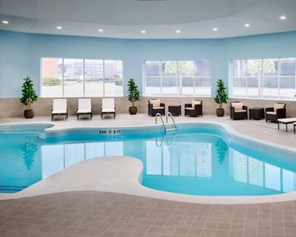 Niagara Fallsview Hotel By IHG - Niagara Falls - Pool
