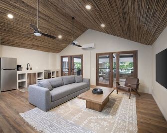 Arca - Coxen Hole - Sala de estar