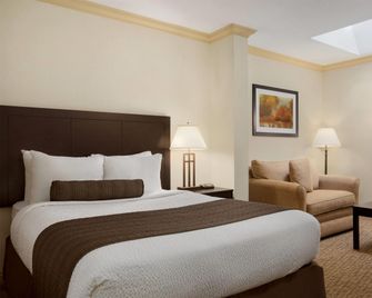Days Inn & Suites by Wyndham Sault Ste. Marie ON - Sault Ste Marie - Habitación