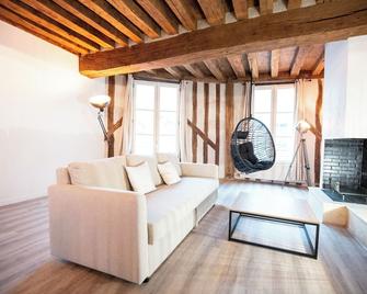 Duplex colombage centre historique d'Orléans - Orleans - Sala de estar