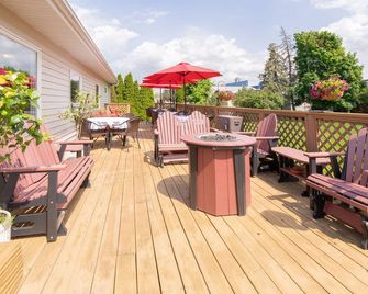Event Rental 10br/10ba Sleeps 29 B&b Near The Lake - Marblehead - Patio