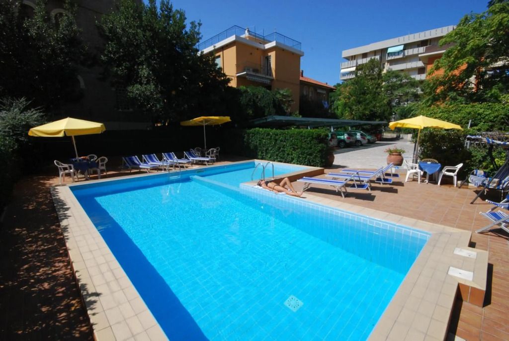 Hotel Caravelle - פזארו - בריכה