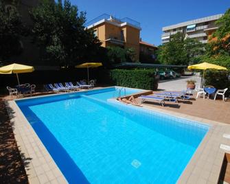 Hotel Caravelle - Pesaro - Pool