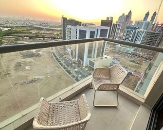 Lakeside Hostel Downtown - Dubai - Balcony