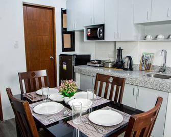 Gibbz Apartelle (Unit 204) - Imus - Sala pranzo