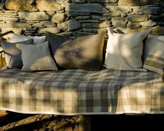 Rooms in a superb mountain chalet with refined, cosy decor!!!! - Séez - Obývací pokoj