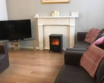 Mtb & Hikers Retreat, Afan Valley Holiday Home, Sleeps 6, Secure Bike Storage - Cymmer - Salon