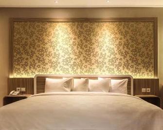 M Premiere Hotel - Bandung - Bedroom