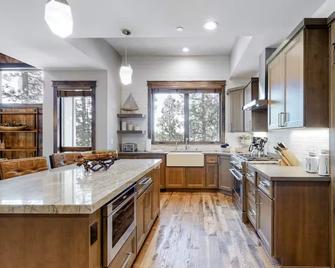 Gondola Vista - South Lake Tahoe - Kitchen