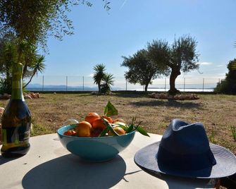 Renata Rooms & Studios - Barbati - Innenhof