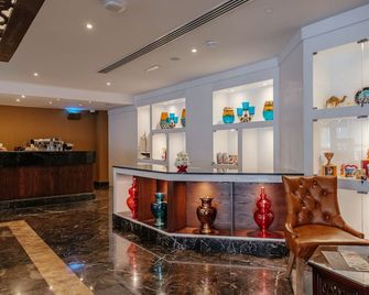 Crystal Plaza Al Majaz Hotel - Sharjah - Restaurant