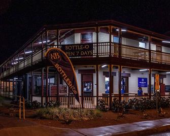 Beadon Bay Hotel - Onslow - Building