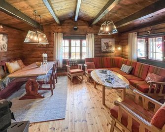 3 Bedroom Gorgeous Home In Nordberg - Skjak - Living room