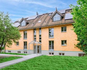 Vk - Zürich Airport - Luxury - Homestay - Kloten - Building
