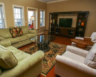 The Swan, Bay & River Views, Private Elevator! - Apalachicola - Huiskamer