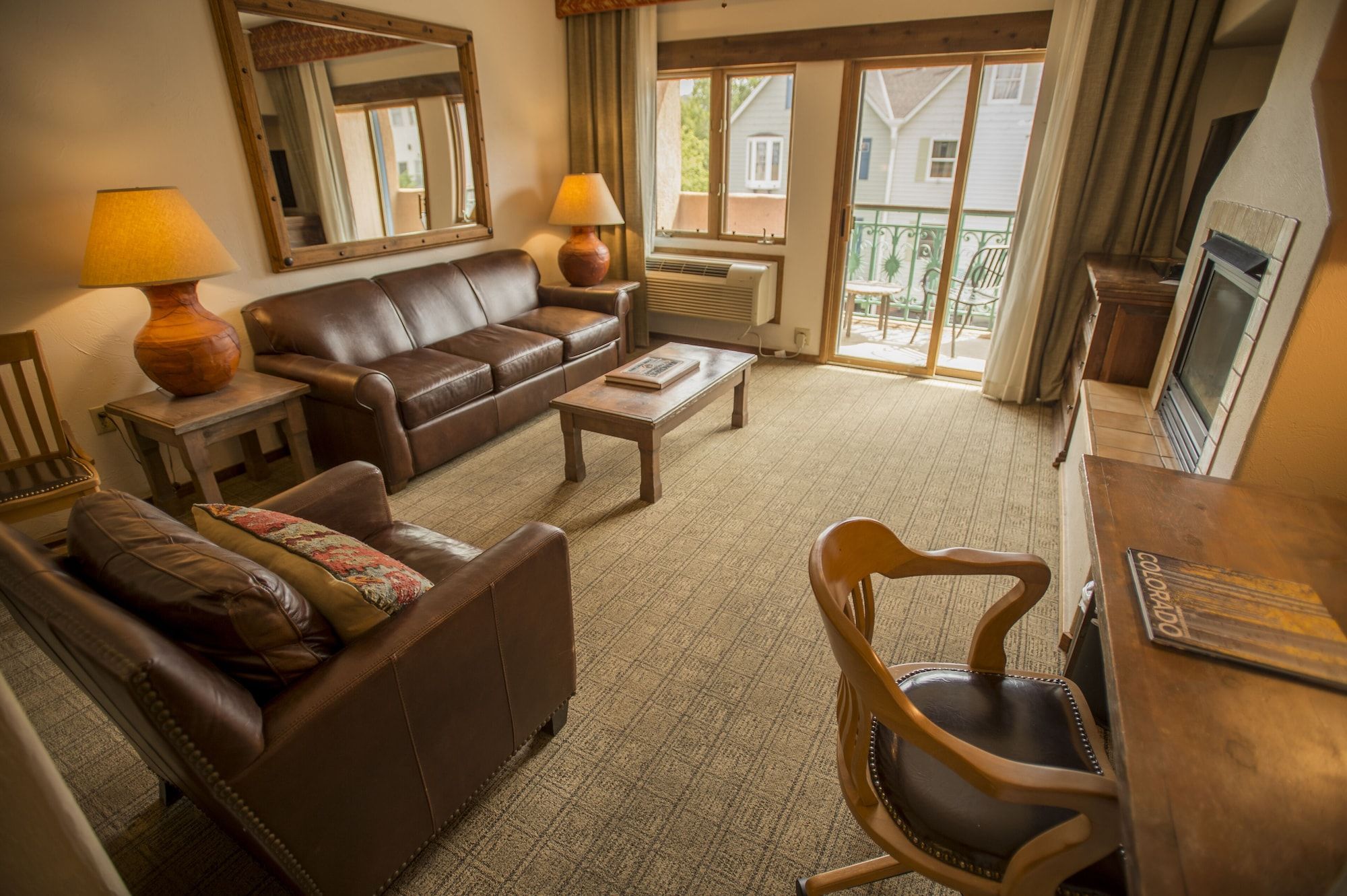 Table Mountain Inn - Golden - Stue