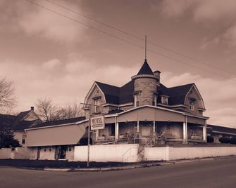 Rosemount Motel - Bedford - Building