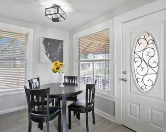 Ybor City gorgeous 7/3 house - Tampa - Dining room