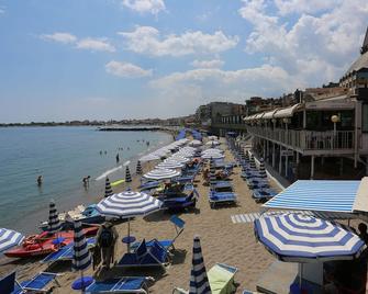 Hotel San Giovanni - Giardini Naxos - Plajă