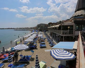 Hotel San Giovanni - Giardini Naxos - Strand