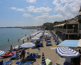 Hotel San Giovanni - ג'יארדיני נאקסוס - חוף