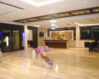 Hotel Spark - Satna - Lobby
