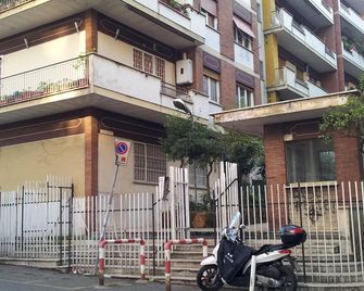 Testa Gioacchino B&b - Rome - Building