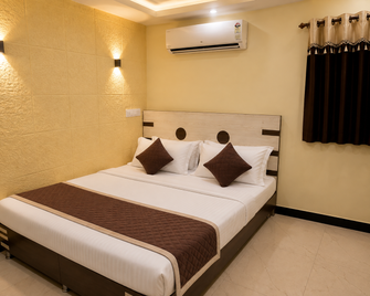 Goroomgo Maa Tulsi guest house Ujjain - Ujjain - Bedroom
