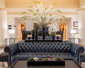 Hilton Palm Beach PBI - West Palm Beach - Living room