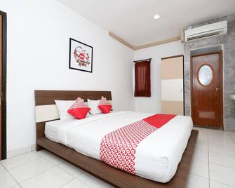 OYO 1251 Residence 8 - Semarang - Habitación