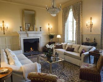 Chateau Des Amours - Eight Bedroom Castle, Sleeps 16 - Sadirac - Sala de estar