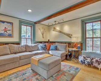 Historic Breck Cabin w/ Hot Tub: Walk to Main St! - Breckenridge - Living room