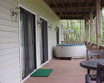 'Where Fun And Luxury Mingle' Hot Tub, Tiki Bar, Quiet Cove on the water - Gainesville - Балкон