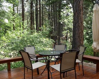 Creekside Cabin-Serene, Stylish & Clean. Family-Friendly. 5 mins to Diamond Peak - Incline Village - Patio